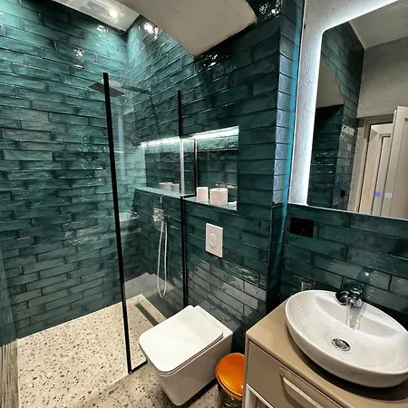 Center 1 * 티라나